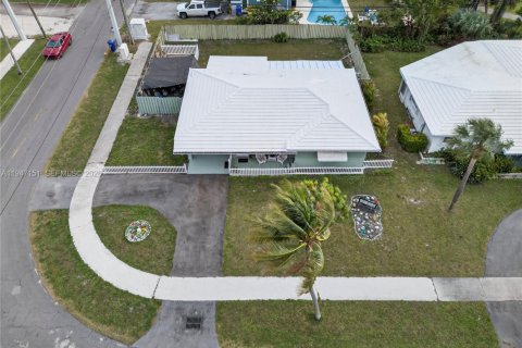 House in Pompano Beach, Florida 2 bedrooms, 123.93 sq.m. № 2003684 - photo 3