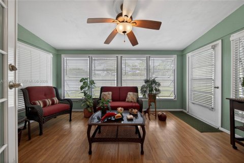 House in Pompano Beach, Florida 2 bedrooms, 123.93 sq.m. № 2003684 - photo 21