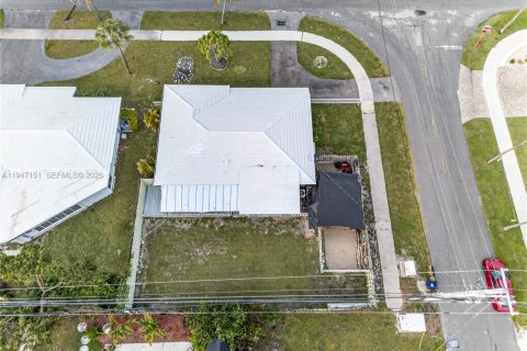 House in Pompano Beach, Florida 2 bedrooms, 123.93 sq.m. № 2003684 - photo 5