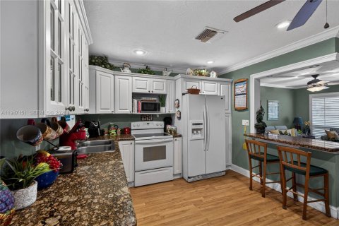 House in Pompano Beach, Florida 2 bedrooms, 123.93 sq.m. № 2003684 - photo 13