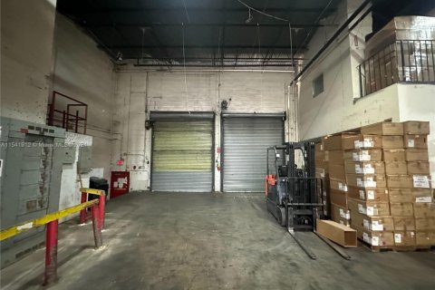 Commercial property in Opa-locka, Florida № 1984743 - photo 3