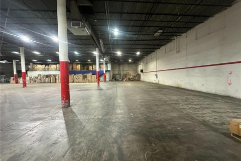 Commercial property in Opa-locka, Florida № 1984743 - photo 5