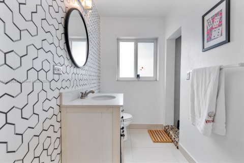 House in North Miami, Florida 3 bedrooms, 181.53 sq.m. № 1953985 - photo 14