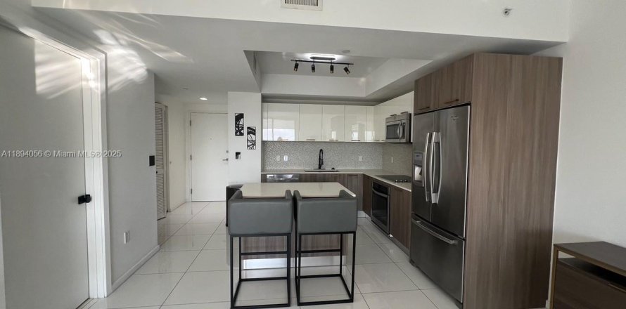 Condominio en Doral, Florida, 1 dormitorio  № 1945869
