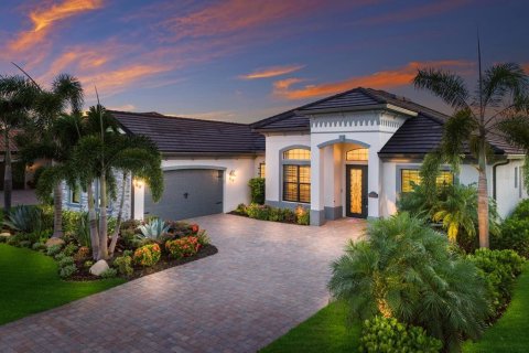 House in LAKEWOOD NATIONAL in Lakewood Ranch, Florida 4 bedrooms, 257.9 sq.m. № 1808934 - photo 23