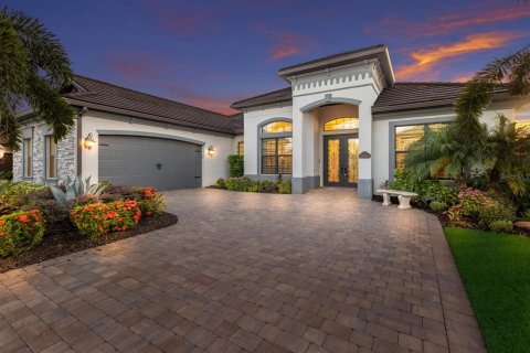 House in LAKEWOOD NATIONAL in Lakewood Ranch, Florida 4 bedrooms, 257.9 sq.m. № 1808934 - photo 22