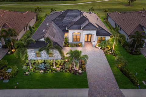 House in LAKEWOOD NATIONAL in Lakewood Ranch, Florida 4 bedrooms, 257.9 sq.m. № 1808934 - photo 25