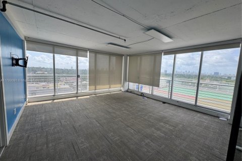 Купить коммерческую недвижимость в Холливуд, Флорида № 1959006 - фото 2