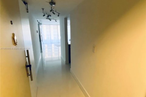 Copropriété à louer à Miami, Floride: 1 chambre, 74.32 m2 № 1936450 - photo 1