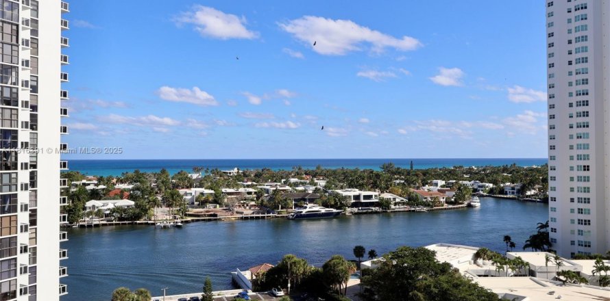 Condo in Aventura, Florida, 3 bedrooms № 1800855