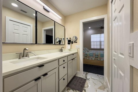 Condo in Land O' Lakes, Florida, 2 bedrooms  № 2371322 - photo 20