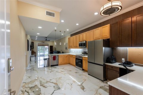 Condo in Land O' Lakes, Florida, 2 bedrooms  № 2371322 - photo 10