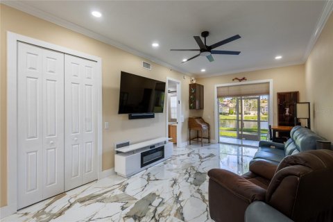 Condo in Land O' Lakes, Florida, 2 bedrooms  № 2371322 - photo 13