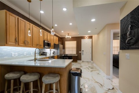 Condo in Land O' Lakes, Florida, 2 bedrooms  № 2371322 - photo 9