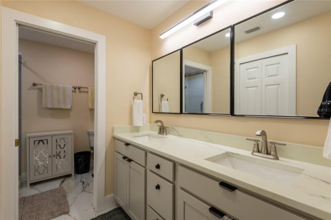Condo in Land O' Lakes, Florida, 2 bedrooms  № 2371322 - photo 17