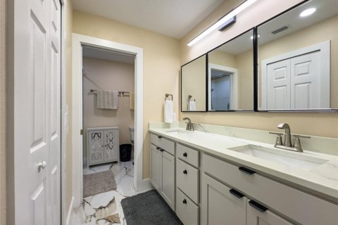 Condo in Land O' Lakes, Florida, 2 bedrooms  № 2371322 - photo 18