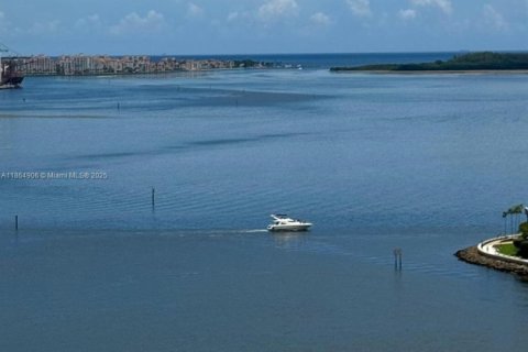 Снять в аренду кондоминиум в Майами, Флорида 2 спальни, 93.46м2, № 1957715 - фото 1