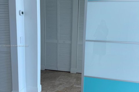 Снять в аренду кондоминиум в Майами, Флорида 2 спальни, 93.46м2, № 1957715 - фото 13