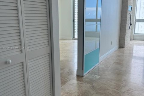 Снять в аренду кондоминиум в Майами, Флорида 2 спальни, 93.46м2, № 1957715 - фото 21