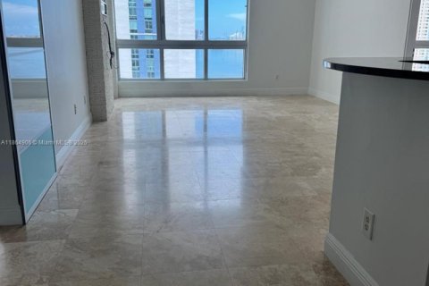 Снять в аренду кондоминиум в Майами, Флорида 2 спальни, 93.46м2, № 1957715 - фото 4