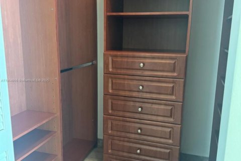 Снять в аренду кондоминиум в Майами, Флорида 2 спальни, 93.46м2, № 1957715 - фото 15