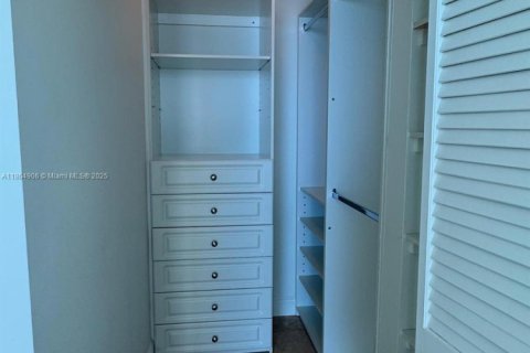 Снять в аренду кондоминиум в Майами, Флорида 2 спальни, 93.46м2, № 1957715 - фото 8