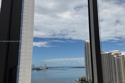 Снять в аренду кондоминиум в Майами, Флорида 2 спальни, 93.46м2, № 1957715 - фото 22