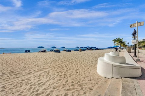 Condo in Fort Lauderdale, Florida, 3 bedrooms  № 2158315 - photo 7