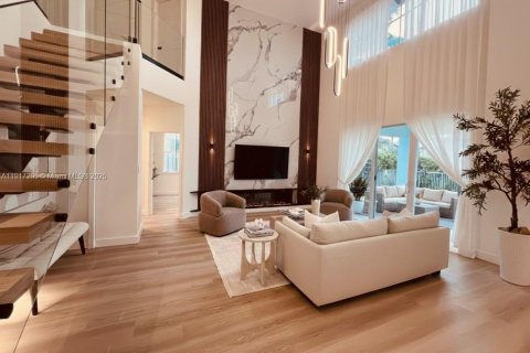 Villa ou maison à vendre à Weston, Floride: 5 chambres, 361.76 m2 № 1974054 - photo 1