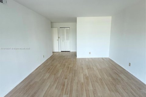 Condominio en venta en Hallandale Beach, Florida, 1 dormitorio, 99.87 m2 № 2017192 - foto 6