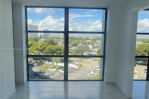 Condominio en venta en Hallandale Beach, Florida, 1 dormitorio, 99.87 m2 № 2017192 - foto 12