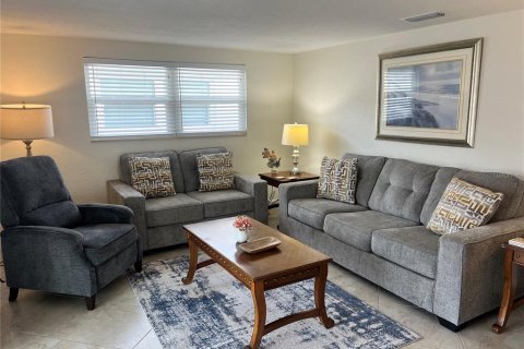 Villa ou maison à louer à Sarasota, Floride: 2 chambres, 77.67 m2 № 2125717 - photo 4
