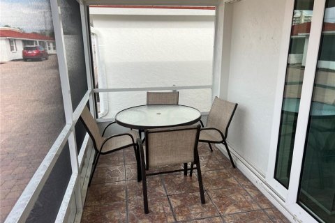Villa ou maison à louer à Sarasota, Floride: 2 chambres, 77.67 m2 № 2125717 - photo 5