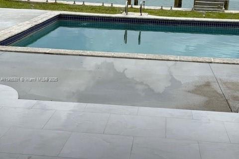 Снять в аренду виллу или дом в Майами-Бич, Флорида 4 спальни, 279.73м2, № 1956126 - фото 2