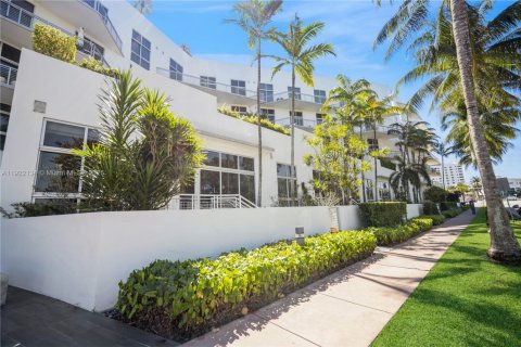 Condominio en venta en Miami Beach, Florida, 1 dormitorio, 85.01 m2 № 2082774 - foto 29