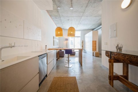 Condominio en venta en Miami Beach, Florida, 1 dormitorio, 85.01 m2 № 2082774 - foto 2