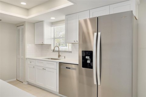 Villa ou maison à vendre à Palm Harbor, Floride: 2 chambres, 136.19 m2 № 2096749 - photo 7
