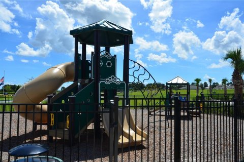 House in Mount Dora, Florida 4 bedrooms, 150.22 sq.m. № 1813716 - photo 11