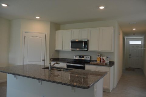 House in Mount Dora, Florida 4 bedrooms, 150.22 sq.m. № 1813716 - photo 12