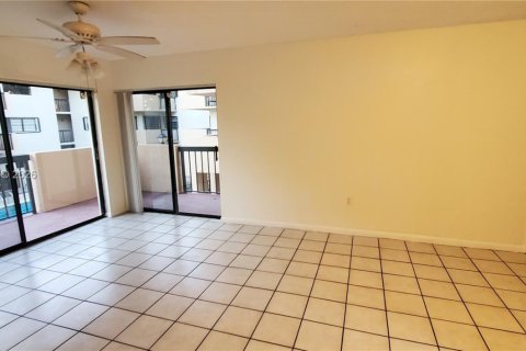 Condominio en venta en Miami, Florida, 2 dormitorios, 82.96 m2 № 2031235 - foto 16