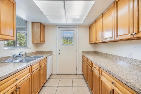 Condominio en venta en Clearwater, Florida, 2 dormitorios, 85.01 m2 № 1747074 - foto 17