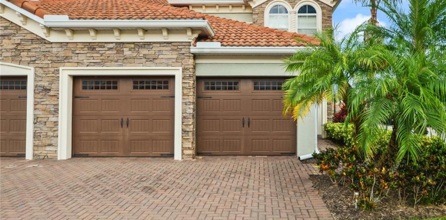 Townhouse in Orlando, Florida 4 bedrooms, 227.52 sq.m. № 2092008