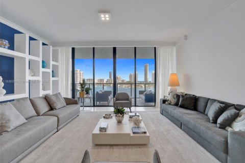 Condominio en venta en Aventura, Florida, 3 dormitorios, 255.48 m2 № 1753432 - foto 2