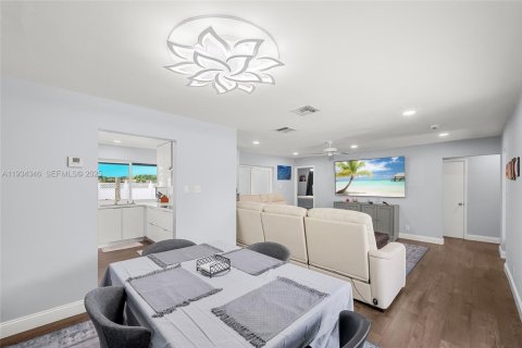 House in Margate, Florida 3 bedrooms, 133.87 sq.m. № 1994910 - photo 16