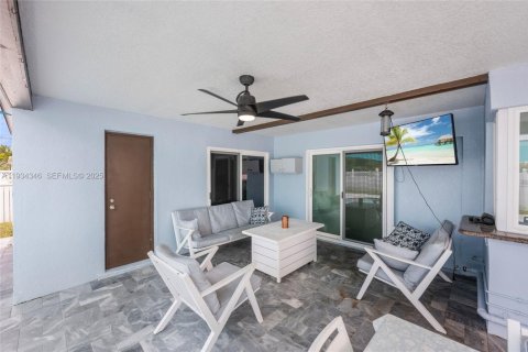 House in Margate, Florida 3 bedrooms, 133.87 sq.m. № 1994910 - photo 26