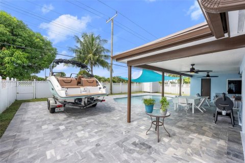 House in Margate, Florida 3 bedrooms, 133.87 sq.m. № 1994910 - photo 25