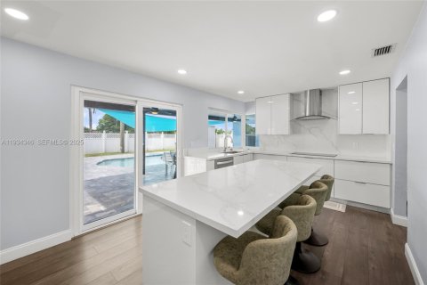 House in Margate, Florida 3 bedrooms, 133.87 sq.m. № 1994910 - photo 11