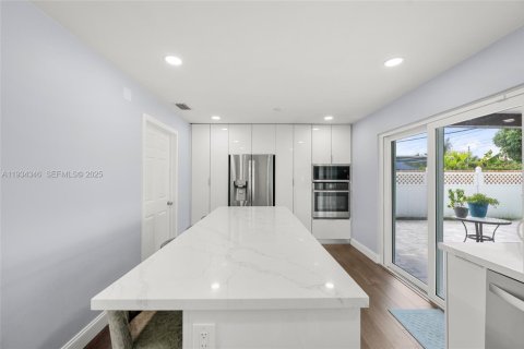 House in Margate, Florida 3 bedrooms, 133.87 sq.m. № 1994910 - photo 10