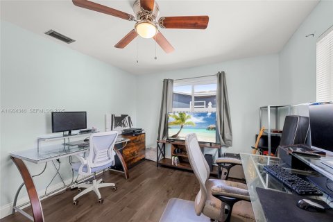 House in Margate, Florida 3 bedrooms, 133.87 sq.m. № 1994910 - photo 23