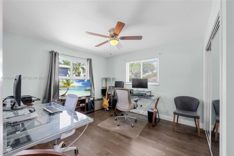 House in Margate, Florida 3 bedrooms, 133.87 sq.m. № 1994910 - photo 24